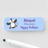 かわいい飛んでいるハッピーパフィン青い漫画イラストレーション 名札 (インサイチュ)
