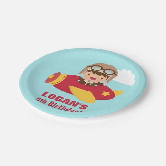 かわいい飛行士の男の子の飛行機の誕生会 ペーパープレート (アングル)
