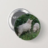 かわいい食べ羊の葉ボタン 缶バッジ (正面&裏面)