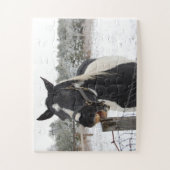 かわいい馬が柵でつつく ジグソーパズル (縦)