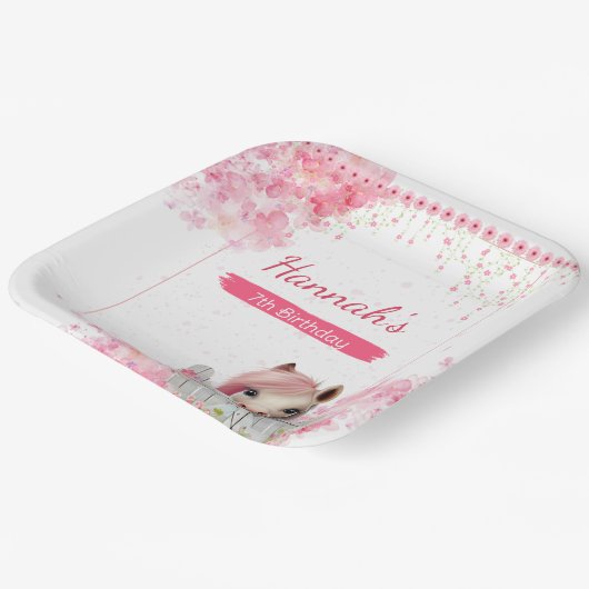 かわいい馬の誕生日パーティーピンクパーソナライズされたフローラ ペーパープレート (傾斜あり)