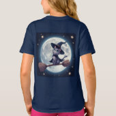 かわいい魔女猫がホウキにまたがり満月の下 🎃 Tシャツ (裏面)
