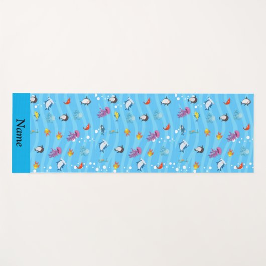 かわいい魚おもしろいの海ブルーパーソナライズされたキッズ ヨガマット (正面(横))