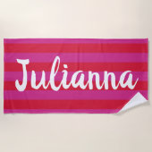 かわいい鮮やかなピンクの赤ストライプ幅パーソナライズされた ビーチタオル (正面)