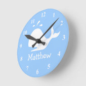 かわいい鯨の漫画と名前の子ども用壁時計 ラウンド壁時計 (傾斜)
