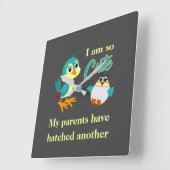 かわいい鳥が孵化した緑の漫画のベビー発表 スクエア壁時計 (傾斜)