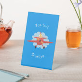 かわいい鳥飛んでいる赤い飛行機の漫画イラストレーション 台座サイン (インサイチュ)