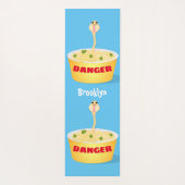 かわいい麺類の蛇の漫画イラストユーモア ヨガマット (裏面)