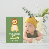 かわいい黄色いライオンの男の子の1歳の誕生日パーティー 招待状 (スタンド正面)