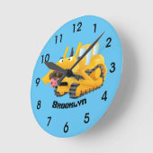 かわいい黄色おもしろいのブルドーザー漫画のキャラクター ラウンド壁時計 (傾斜)