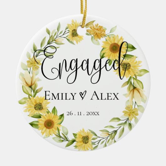 かわいい黄色のひまわり婚約した私たちの初めてのクリスマス セラミックオーナメント (正面)