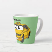 かわいい黄色のタクシーおもしろい漫画イラストレーション カフェラテマグ (右アングル)