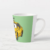 かわいい黄色のタクシーおもしろい漫画イラストレーション カフェラテマグ (右)