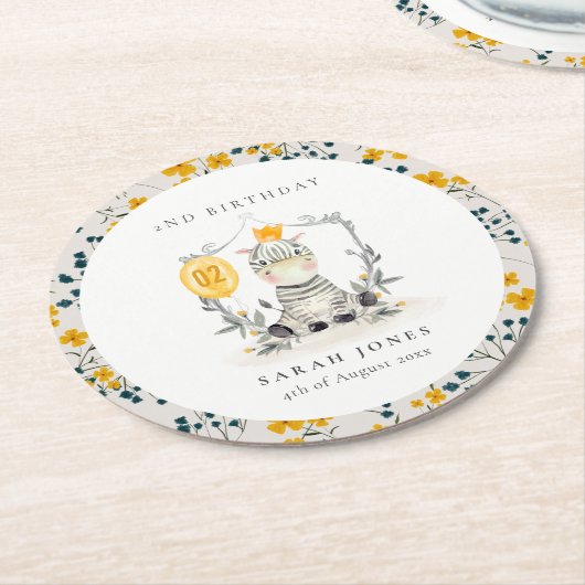 かわいい黄色のベビーゼブラリーフ任意の年齢誕生日 ラウンドペーパーコースター (アングル)