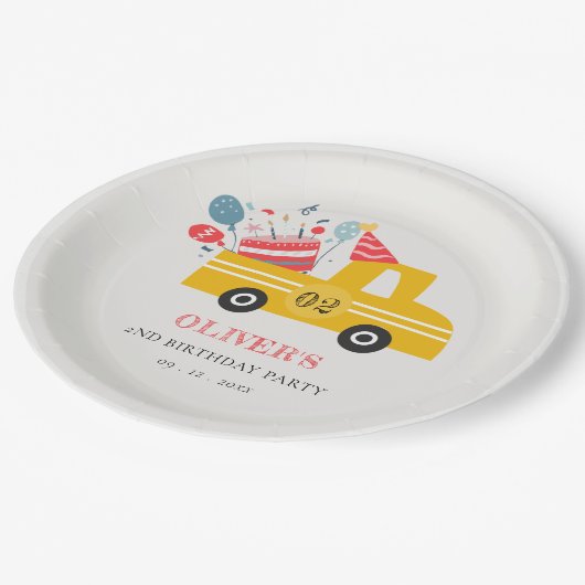 かわいい黄色の任意の年齢の誕生日パーティーケーキトラック ペーパープレート (アングル)