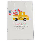 かわいい黄色の任意の年齢の誕生日パーティーケーキトラック ミディアムペーパーバッグ (正面)