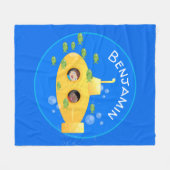 かわいい黄色の海底魚の漫画イラストレーション フリースブランケット (正面(横))