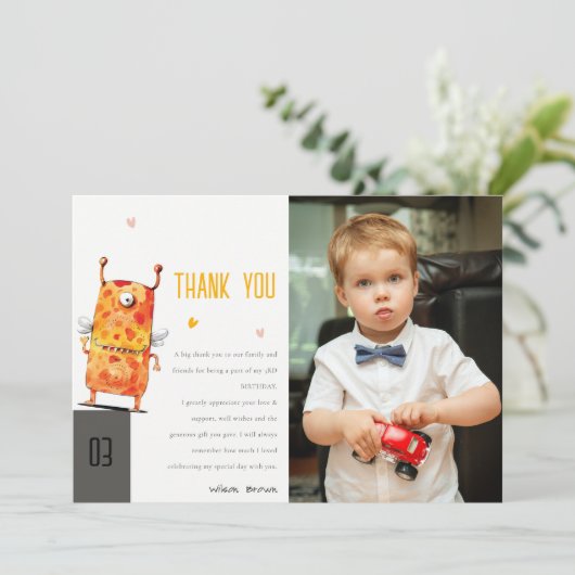 かわいい黄色の片目モンスターの子供写真誕生日 サンキューカード (スタンド正面)