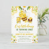 かわいい黄色の花の蜂蜜の巣のハチ 1歳の誕生日 招待状 (スタンド正面)