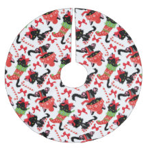 かわいい黒いクリスマスの子猫をストッキング