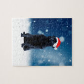かわいい黒いパグドッグクリスマスサンタハット雪の星 ジグソーパズル (横)