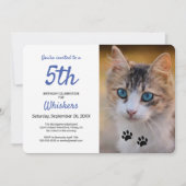 かわいい黒い手プリント青いペット誕生日写真 招待状 (正面)