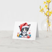 かわいい黒と白の子猫がサンタの帽子をかぶったクリスマスカード カード (黄色い花)