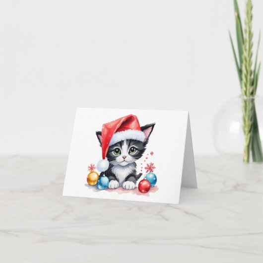かわいい黒と白の子猫がサンタの帽子をかぶったクリスマスカード カード (正面)