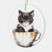 かわいい黒と白の子猫をティーカップに セラミックオーナメント (左)