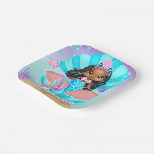 かわいい黒の人魚のプリンセスが海の下 ペーパープレート (傾斜あり)
