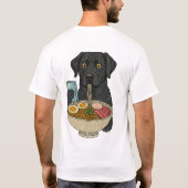 かわいい黒ラブラドールが携帯電話を持ってラーメンを食べる Tシャツ (裏面)