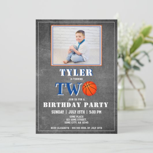 かわいい黒板バスケットボールの写真2回目の誕生日 招待状 (スタンド正面)