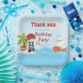 かわいい黒毛海賊の少年インレッド誕生日 ペーパープレート (パーティー)