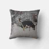 かわいい黒犬とタン犬の冬の雪のシーン クッション (裏面)