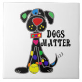 かわいい黒犬の犬の問題の漫画 タイル (正面)