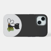 かわいい黒猫と花 - オリジナルデザイン iPhone 15ケース (裏面横)
