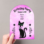 かわいい黒猫の緑の目とピンクのリボンの誕生日 アクリル招待状 (インサイチュ (ポータブル))