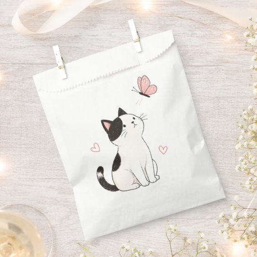 かわいい黒白の猫とピンクの蝶々 フェイバーバッグ (クリップ留めされた状態)