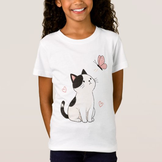 かわいい黒白の猫とピンクの蝶々 Tシャツ (正面)