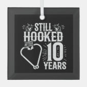 かわいい10周年記念結婚したカップル10年 ガラスオーナメント (正面)