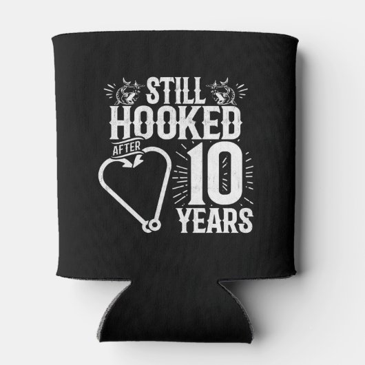 かわいい10周年記念結婚したカップル10年 缶クーラー (裏面)