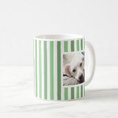 かわいい2枚の写真ストライプの白とセージ緑 コーヒーマグカップ (正面右)