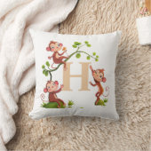 かわいい3匹とゴールデン・モノグラム・オン・ホワイト クッション (ブランケット)