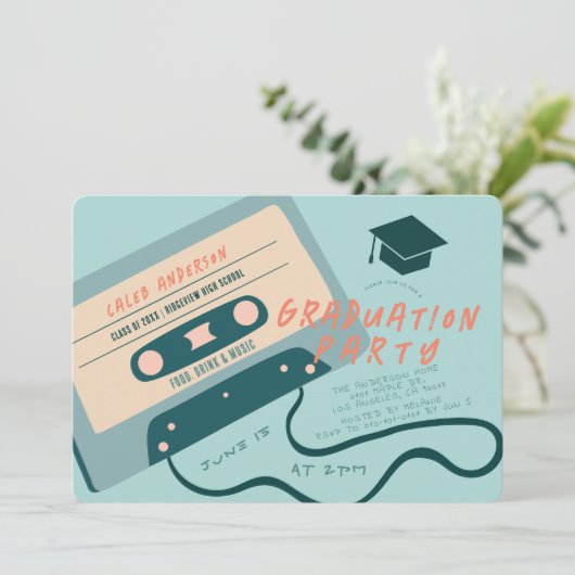 かわいい80年代のブルーカセットテープ音楽卒業 招待状 (スタンド正面)