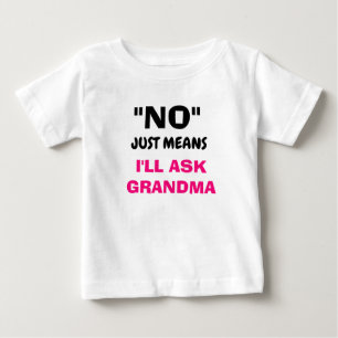 かわいい「おばあちゃん頼がいる」幼い子ども向けTシャツ ベビーTシャツ