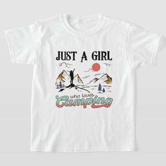 かわいい キャンプが好きな女の子のワードアート Tシャツ (レイダウン)