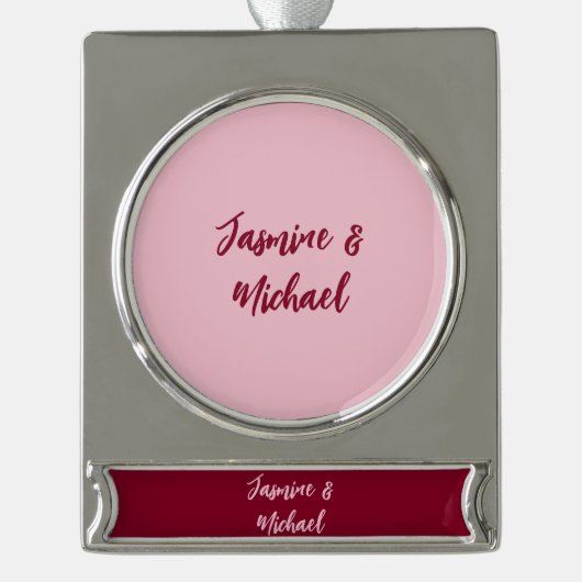 かわいい ミニマリスト ワインレッド カリグラフィー オリジナルネーム シルバープレートバナーオーナメント (正面)