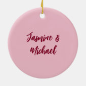 かわいい ミニマリスト ワインレッド カリグラフィー オリジナルネーム セラミックオーナメント (裏面)