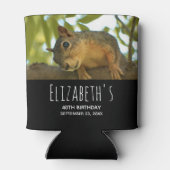 かわいい&好奇心リス自然写真 – 誕生日 缶クーラー (裏面)