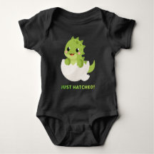 かわいい 孵化したての赤ちゃん恐竜 Tシャツ